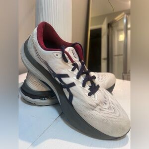 Ascis men’s running shoes